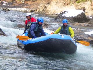 Enjoy rafting in winter!