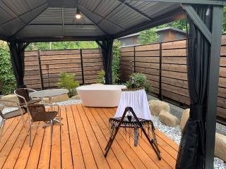 You can also use the outdoor hot spring bath.
Each group is completely reserved, so please feel free to use it. イメージ