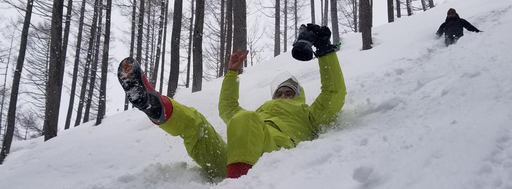 スノーキャニオニングで真っ白な雪の銀世界へ飛び出そう！